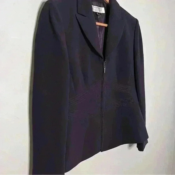 Tahari by Arthur S. Levine Blazer Size 4P Black Zip Up, EUC Classic - Picture 2 of 4